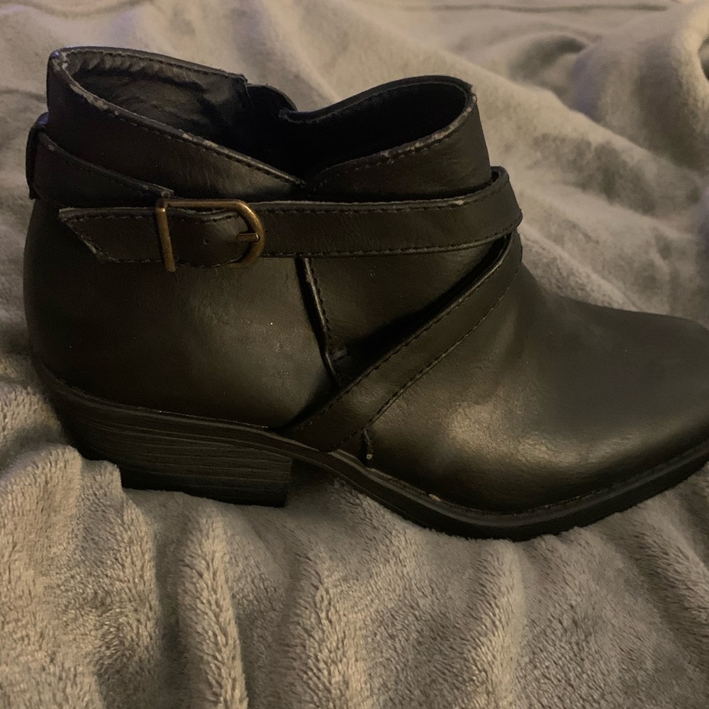 Black ankle booties size 7